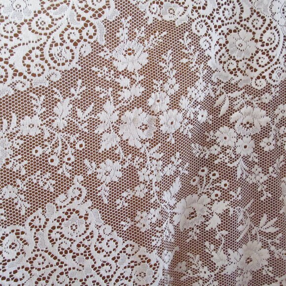 Floral Lace Tablecloth ~ Beige Lace Rectangle 87 x 65 ~ Beautiful! - Picture 7 of 16